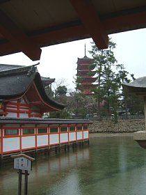 �J�ɉ��鐢�E������Y